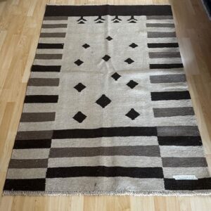 Medium size Kilim 7200 1